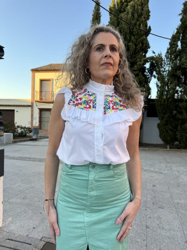 BLUSA BORDADA BLANCA - Imagen 2