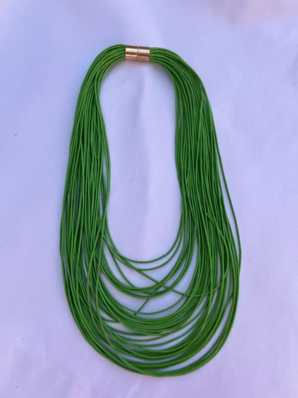 Collar verde