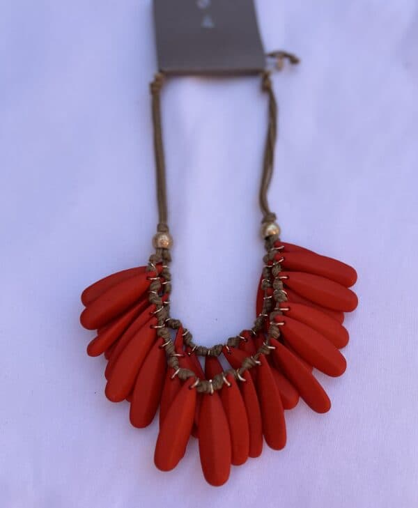 Collar coral lagrima