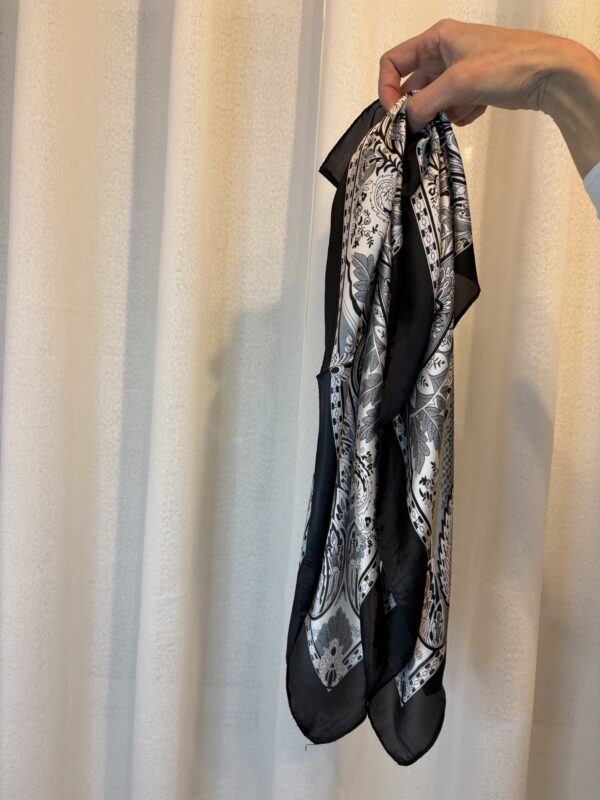 Pañuelo de seda gris - Imagen 4