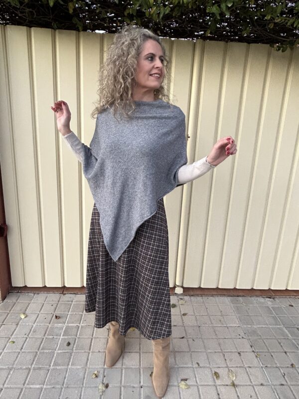 Poncho Gris