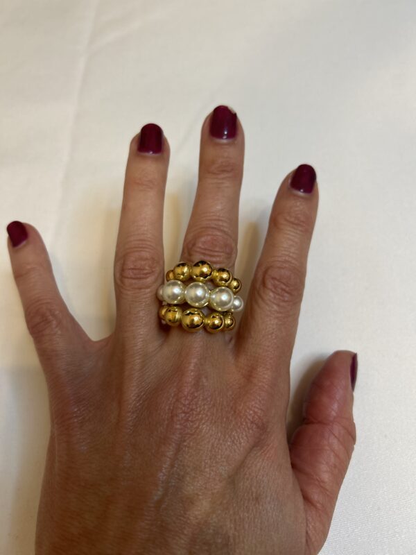 Anillo dorado perlas - Imagen 3