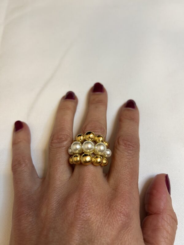 Anillo dorado perlas - Imagen 2