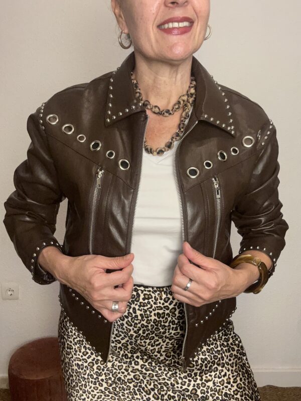 Chaqueta Tacha chocolate